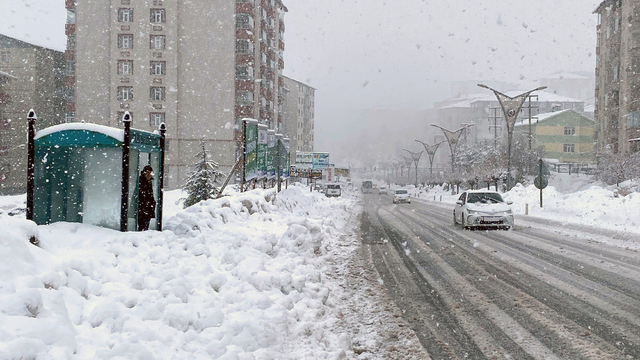 Van, Hakkari, Bitlis ve Muş'ta 453 yerleşim yerine ulaşım sağlanamıyor