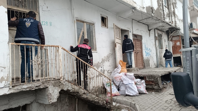 Şırnak'ta parklarda narko-alan kıskacı: 5 şüpheli gözaltına alındı