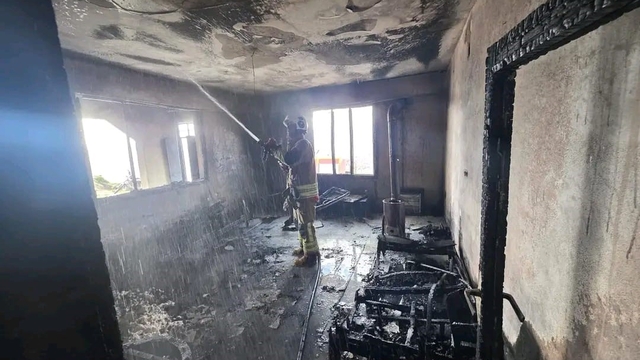 Hatay'da dumandan etkilenen 3 vatandaşı itfaiye kurtardı