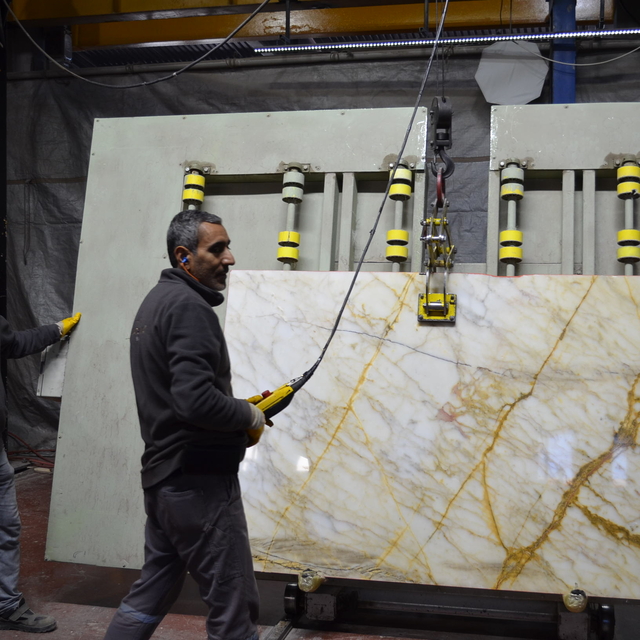 Elazığ'da işlenerek katma değer kazandırılan mermerin yüzde 75'i dünyaya sa...