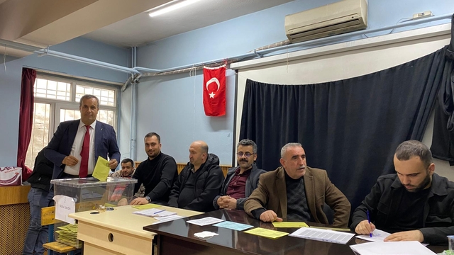 Hizan Esnaf ve Sanatkarlar Odası Başkanı Kaplan güven tazeledi