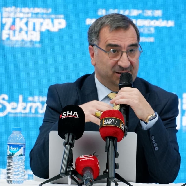 Ertaş: Dildeki ve tabelalardaki yabancılaşma, sömürgecisine gönüllü kölelik...