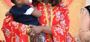 Kütahya'da şalvar etkinliğinde Kongolu Michelle ilgi odağı oldu