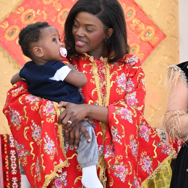 Kütahya'da şalvar etkinliğinde Kongolu Michelle ilgi odağı oldu