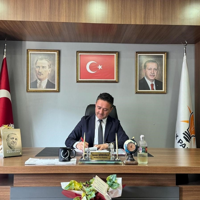 AK Partili Köroğlu'ndan Başkan Erdem'e sert tepki: "Belediyecilik sahnede k...