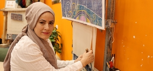 İpeğin ilmeklerinde yaşayan kültür
1 santimetre karaya bin ilmek atıyor