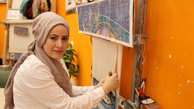 İpeğin ilmeklerinde yaşayan kültür
1 santimetre karaya bin ilmek atıyor