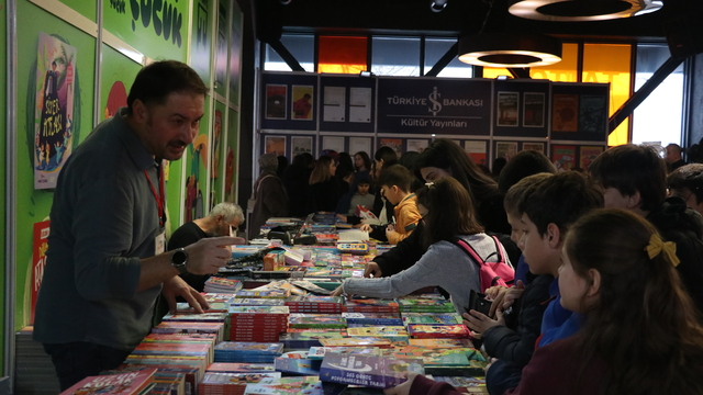 Sakarya'da "Çocuk Edebiyatı Fuarı" kapılarını açtı