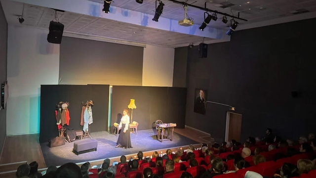 Sarıgöl'de tek kişilik oyun ilgi gördü