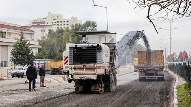 100. Yıl Bulvarı'nda asfalt çalışmasının ikinci etabı da tamamlandı