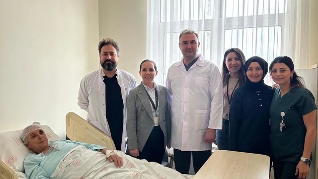 Bandırma'da 72 yaşındaki beyin tümörü hastası son teknolojiyle sağlığına kavuştu
Bandırma'da beyin tümörü ameliyatında ileri teknoloji başarıyı getirdi