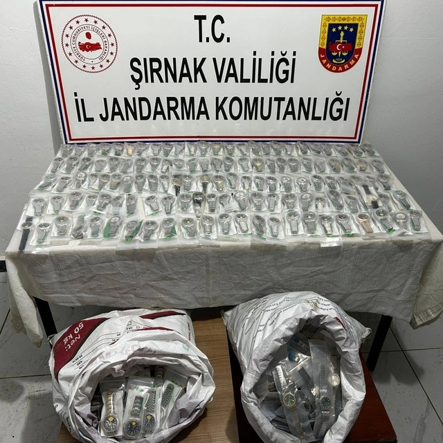 Şırnak'ta 14 milyonluk kaçak ürün ele geçirildi, aranan 52 şahıs yakalandı