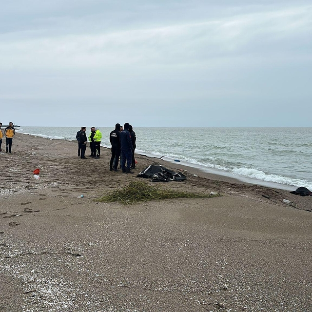 Karasu sahilinde erkek cesedi bulundu