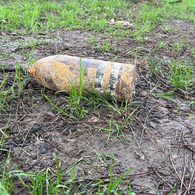 Piknik yaparken bulduğu 110 yıllık patlamamış top mermisini müzeye getirdi