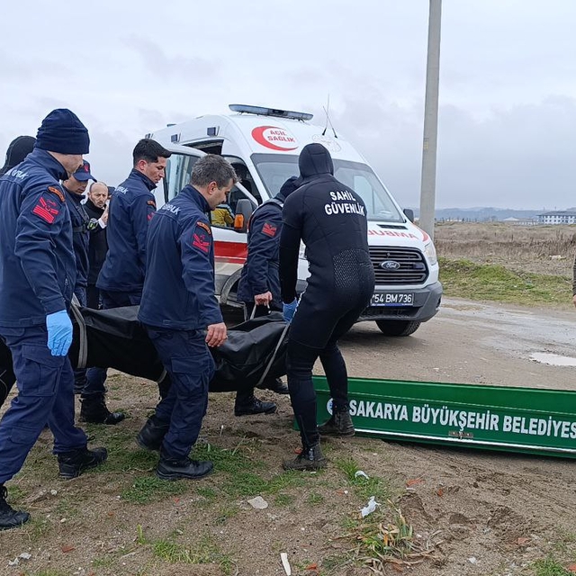 Sakarya'da sahilde erkek cesedi bulundu