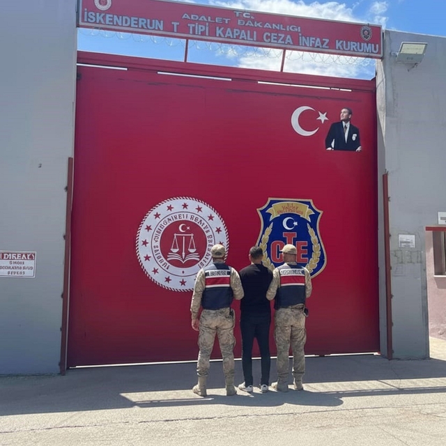 Hatay'da  24 yıl 6 ay hapis cezası bulunan cezaevi firarisi yakalandı