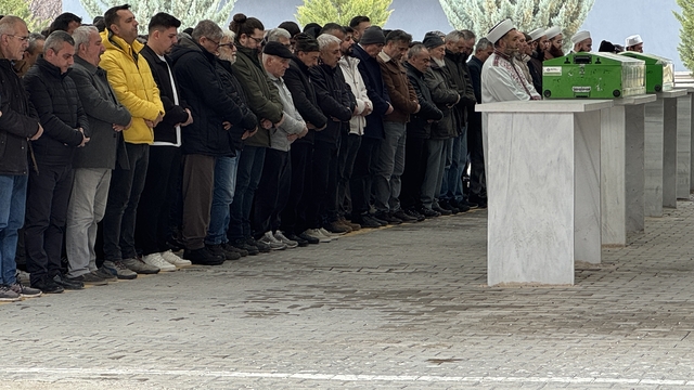 Niğde'de trafik kazası sonrası silahla öldürülen 2 kişinin cenazesi defnedildi