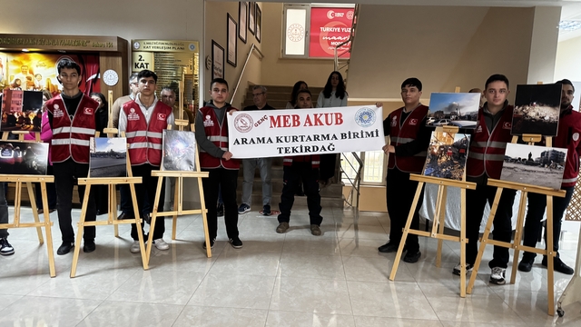 Tekirdağ'da "Asrın Felaketi"nde arama kurtarma görevindeki öğretmenlerin çektiği fotoğraflar sergilendi