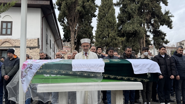 Mardin'deki trafik kazasında hayatını kaybedenlerden Ayşenur Kütükçü'nün cenazesi Bilecik'te defnedildi