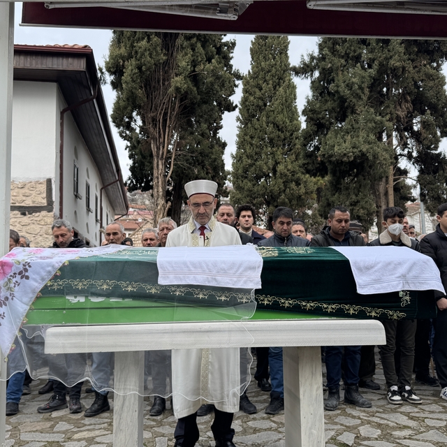 Mardin'deki trafik kazasında hayatını kaybedenlerden Ayşenur Kütükçü'nün ce...
