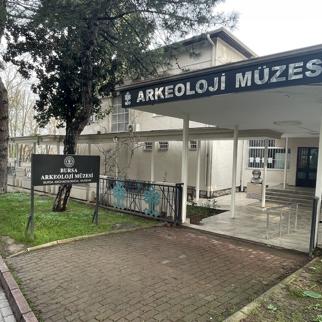 Bursa'da piknik yaparken bulduğu top mermisini müzeye getirdi