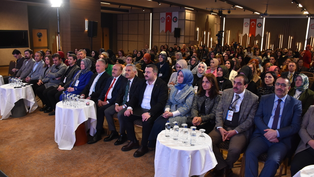 "HAK-İŞ Türkiye Kadın Buluşmaları"nın dördüncüsü Trabzon'da düzenlendi