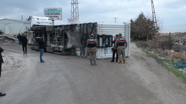 Kilis'te TIR devrildi