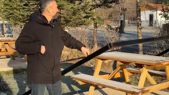 Parklardan sonra mesire alanına da zarar verdiler
Belediye Başkanı Serkan Cıva: "Biz yapmaktan, siz kırıp dökmekten bıkmadınız"