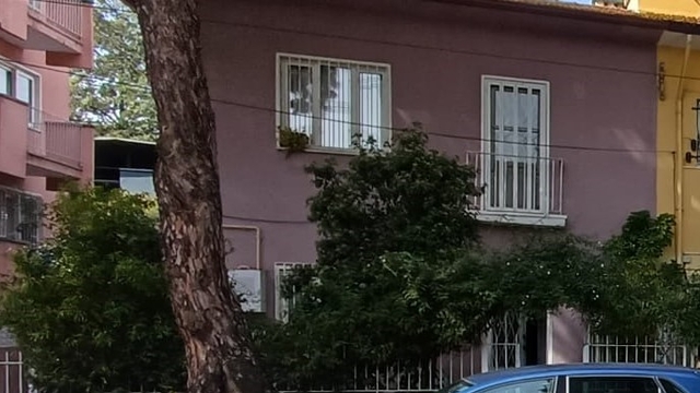 Yaşlı çift evinde bıçaklanarak öldürülmüştü: "Evde boş altın keseleri bulundu"
Komşuları konuştu: "Kimselere zararları yoktu"
Ekiplerin geniş çaplı soruşturması sürüyor