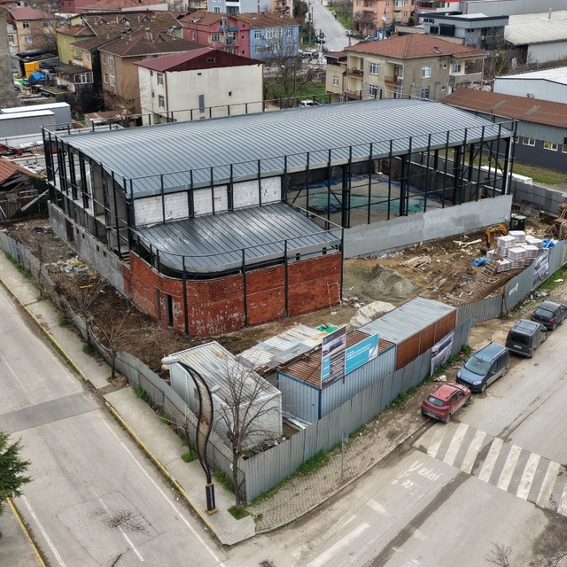 Başiskele'de kapalı spor salonu inşaatı yükseliyor