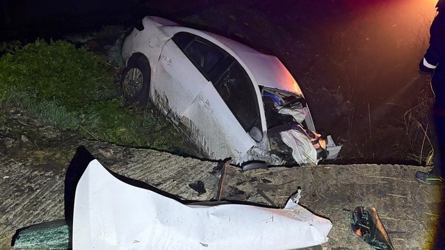 Edirne'de şarampole devrilen otomobildeki 2 kişi hayatını kaybetti