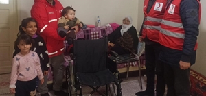 Kızılay'dan gazi eşine tekerlekli sandalye desteği