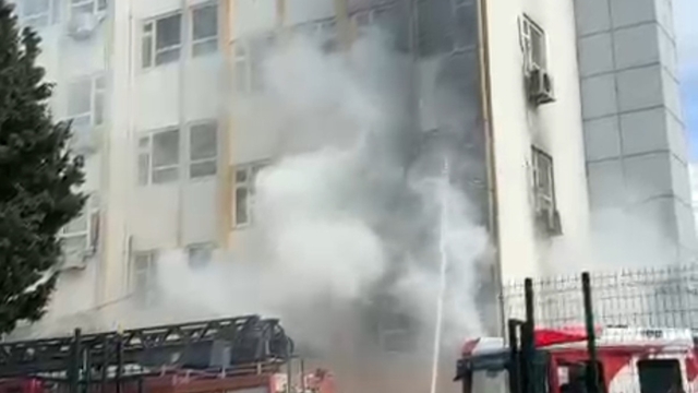 Antalya'da ilkokulda yangın çıktı: Öğrenciler tahliye edildi
Dumandan etkilenen 1 öğrenci ambulansta tedavi edildi