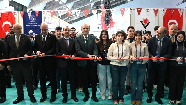 Trabzon'da, TÜBİTAK Lise Öğrencileri Araştırma Projeleri Yarışması Erzurum Bölge Sergisi açıldı