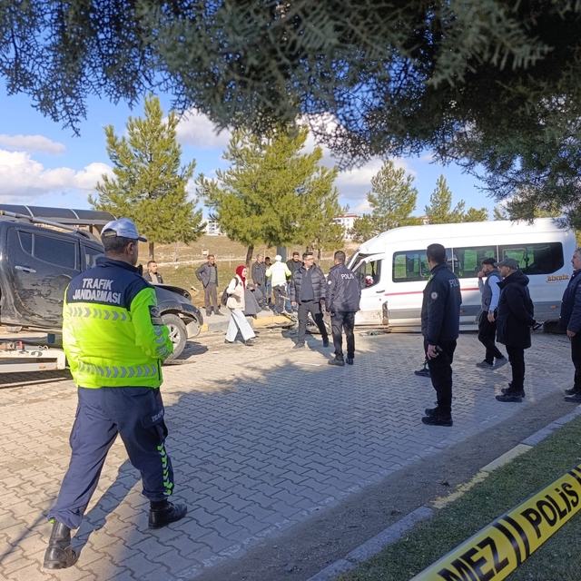 Diyarbakır'da 5 aracın karıştığı kazada maddi hasar oluştu