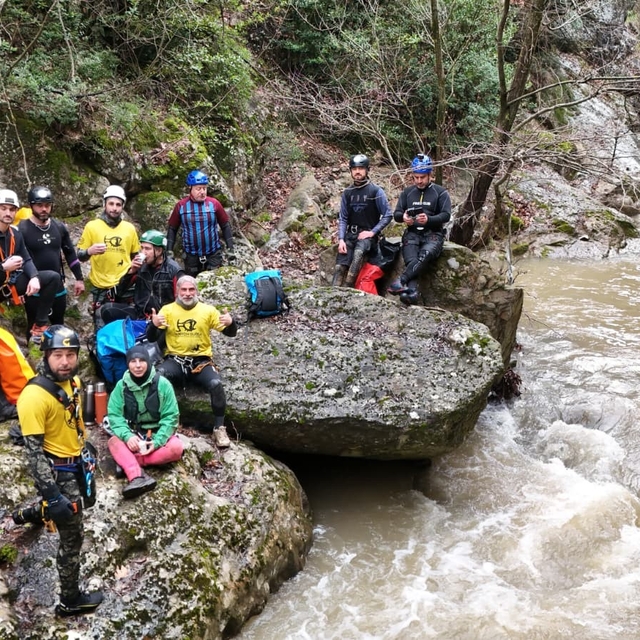 Yağmur ve kar sularıyla coşan kanyonu geçen sporcu böyle konuştu