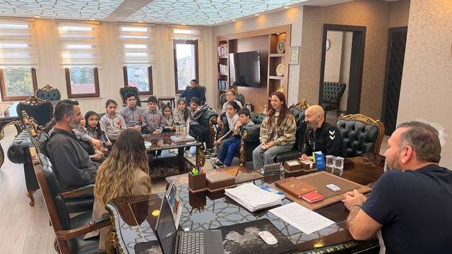 Şabanözü'nde badminton sporcularından Belediye Başkanı Özcan'a ziyaret