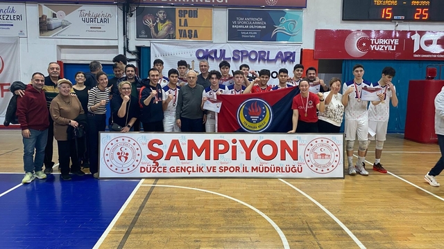 Düzce'de voleybol rüzgarı
Turnuvada finalistleri belli oldu