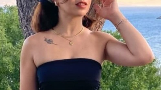 Muğla'da teknede ölü bulunan kadın Aydın'da son yolculuğuna uğurlandı