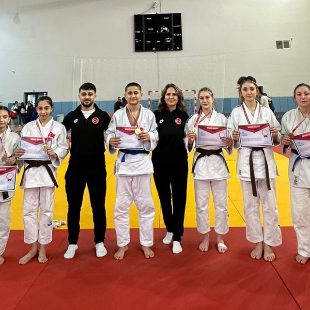 Yıldızlar judo grup müsabakalarında büyük başarı