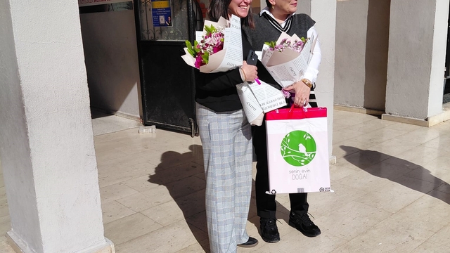 Kanseri yenen Fatma öğretmen öğrencilerine kavuştu