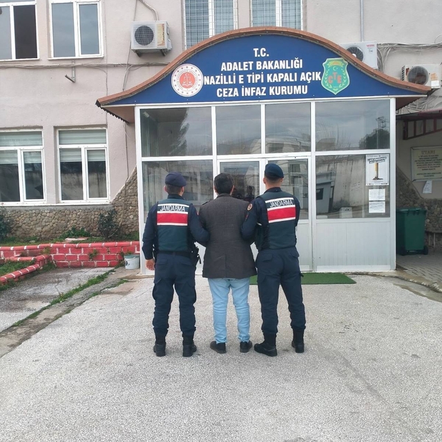 Evrakta sahtecilik ve zimmet suçundan aranan şahıs yakalandı