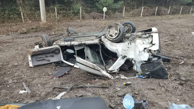 Samsun'da devrilen otomobildeki 2 kişi yaralandı