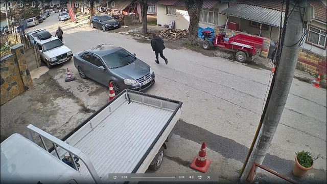 Emekli polisin, eşini ve emlakçıyı öldürdükten sonra kaçtığı anların görüntüleri ortaya çıktı