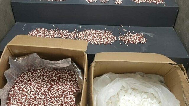 İzmir'de 104 bin 40 adet uyuşturucu sentetik ecza ele geçirildi