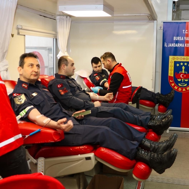 Bursa Jandarması'ndan Kızılay'a anlamlı katkı