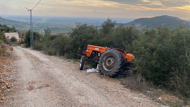 Çukura girip devrilen traktörün sürücüsü öldü