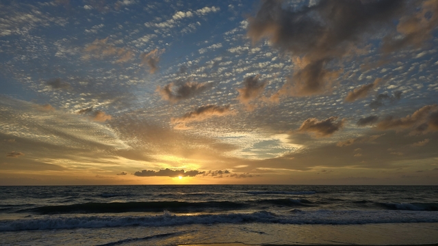 Hatay'da güneşin batışı görsel şölene dönüştü