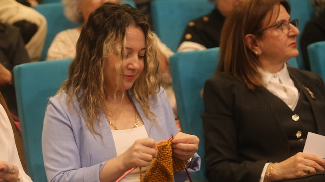 Bursa'da kadınlardan huzurevine ilmek ilmek sevgi