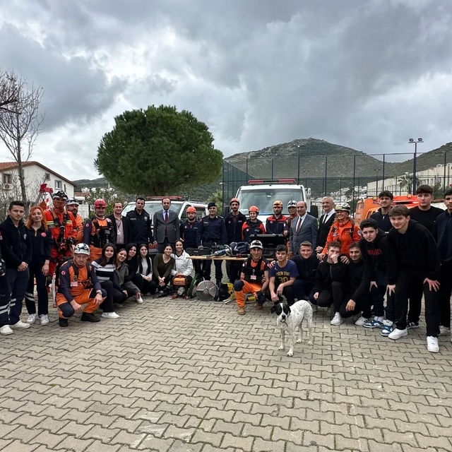 Datça'da deprem tahliye tatbikatı gerçekleştirildi